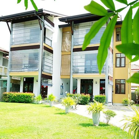 Sea Breeze Deluxe Inn Негомбо Екстер'єр фото