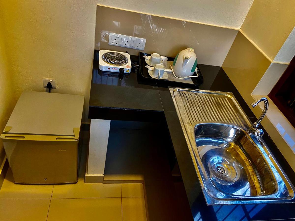 Sea Breeze Deluxe Inn Негомбо Екстер'єр фото