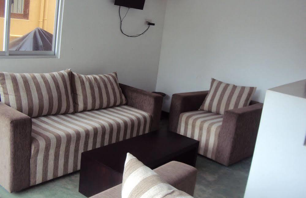 Sea Breeze Deluxe Inn Негомбо Екстер'єр фото